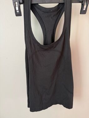 Lululemon Women’s Swiftly Tech Racerback Tank Top. Size 6. Black